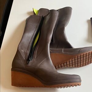 Brown Wedge rain boots Tretorn women's 8 1/2